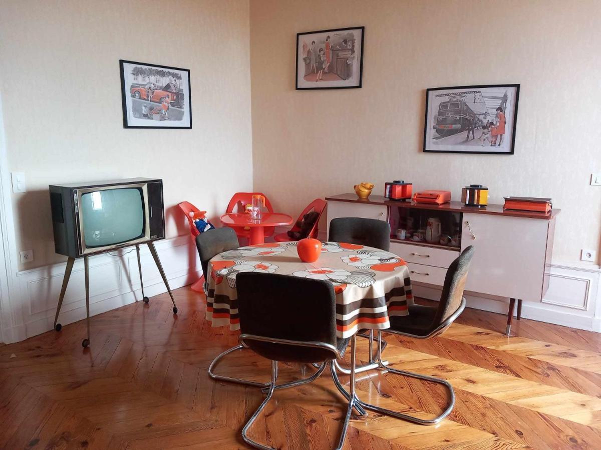 Vintage ,La Capsule Temporelle Wifi Draps Parking Publique Gratuit Apartamento Thiers Exterior foto